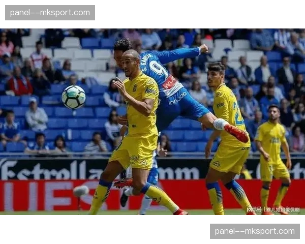 西甲裁判系统面临舆论压力，争议判罚频发引发讨论