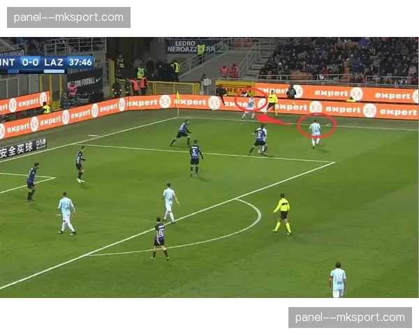 意甲赛场出现高科技越位划线系统，判罚速度显著提升