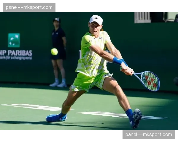 印第安维尔斯“球迷日”活动：球员与儿童互动，推广网球运动