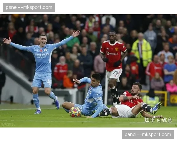 曼市德比前瞻:曼联主场迎战曼城,战术博弈聚焦中场控制权 曼市德比前瞻:曼联主场迎战曼城,战术博弈聚焦中场控制权