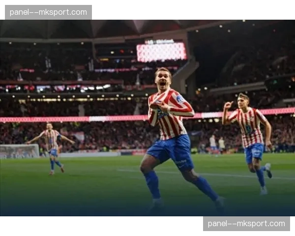 西甲：巴萨对阵马竞，菲利克斯利用前场间接任意球低射破门